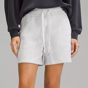 lululemon athletica Women's Scuba High-Rise Short 5" NEW NWT Light Grey